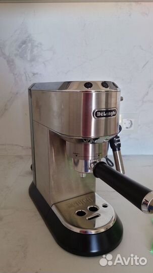 Кофеварка рожковая DeLonghi EC685.M