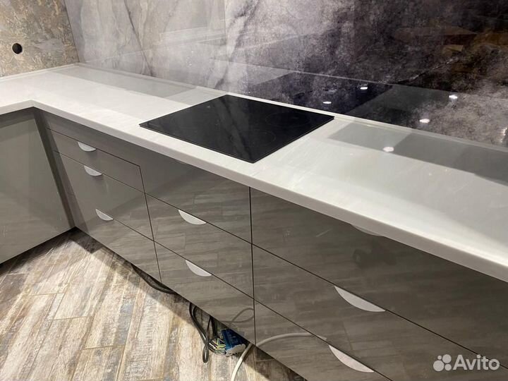 Столешница из кварцевого агломерата камня