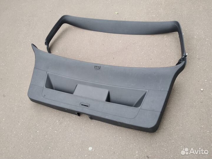 Обшивка крышки багажника на VW Гольф-6 2008-2012 г