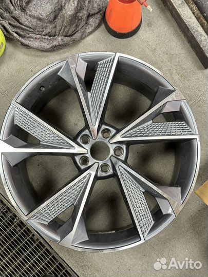Диски на audi Q7 r21