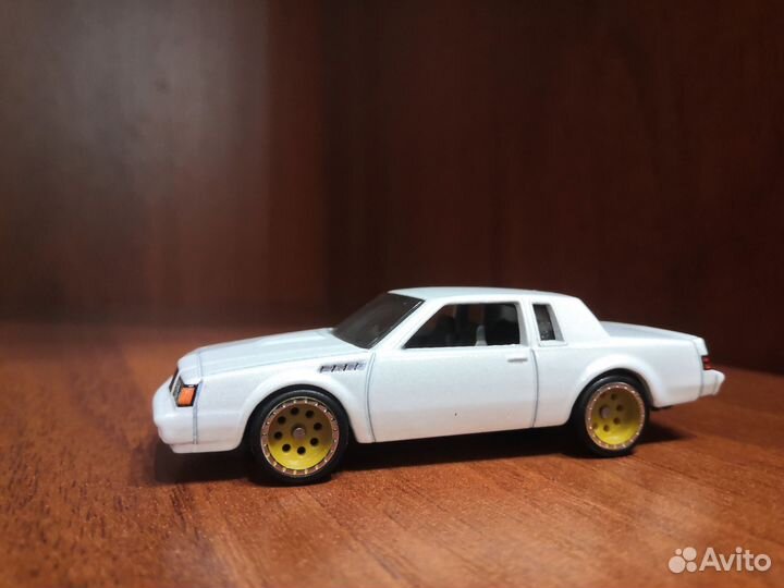 Модели Hot Wheels, 1/64
