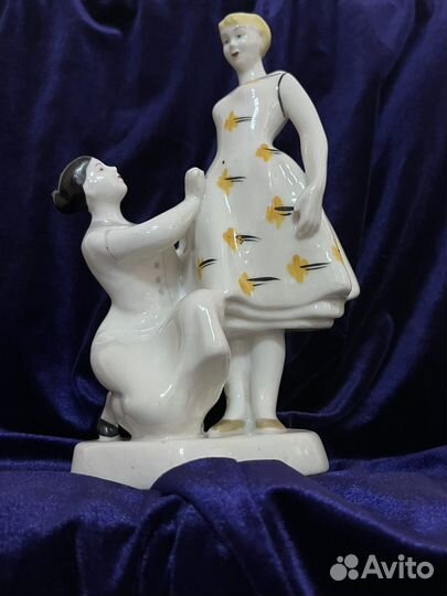 Статуэтка фарфор Примерка у портнихи зхк СССР