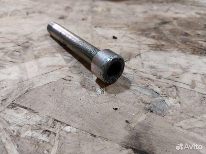 Болт крепления вискомуфты Volkswagen Passat B5