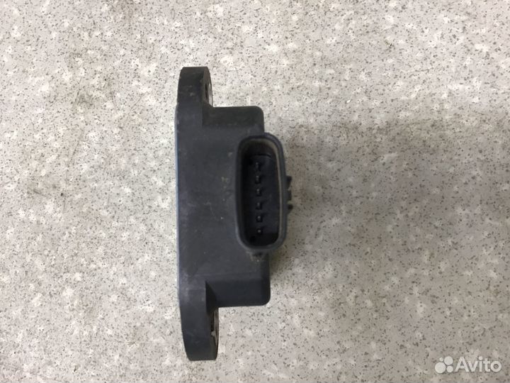 Датчик курсовой устойчивости Toyota Land Cruiser