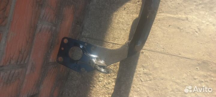 Кронштеин передней панели телевизора