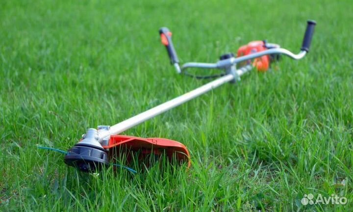 Покос травы триммером