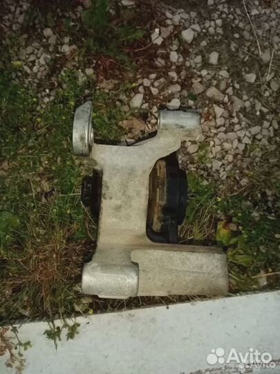 Подушка опора крепления двигателя Nissan Qashqai