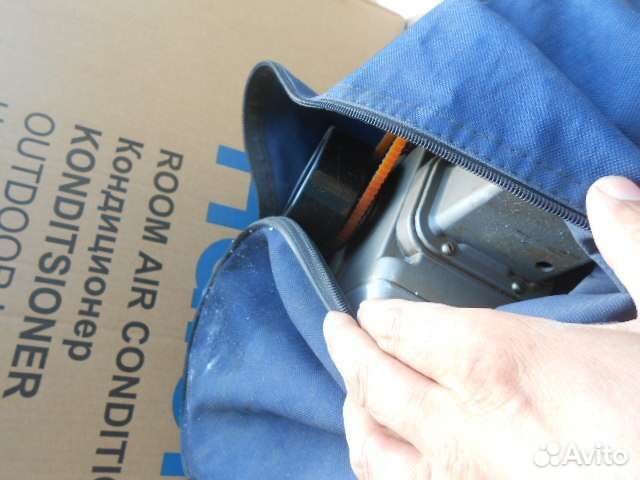 Скорняжная маленькая в сумочке. машина зверь