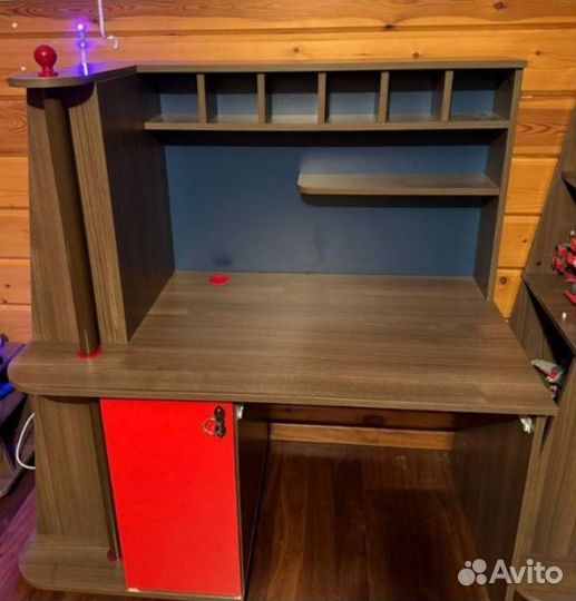 Письменный стол для школьника