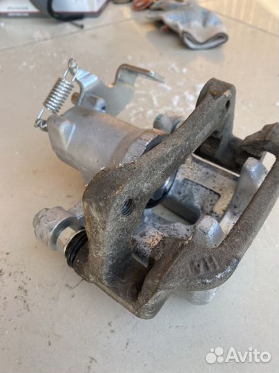 Суппорт тормозной задний правый Kia Cerato 3