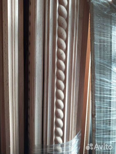 Молдинги из дуба и бука с растительным орнаментом