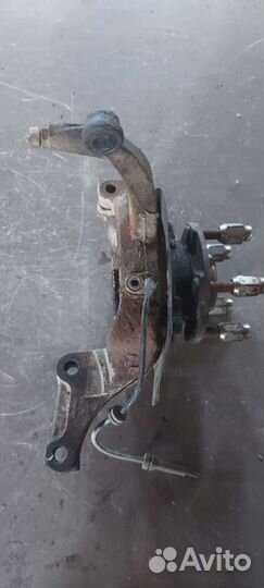 Поворотный кулак передний левый Nissan Murano Z50