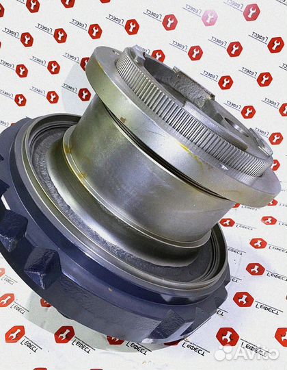 Мотор хода Komatsu 708-8H-00440