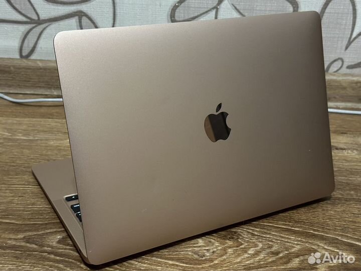 MacBook Air 13 2020 i3/8/256gb