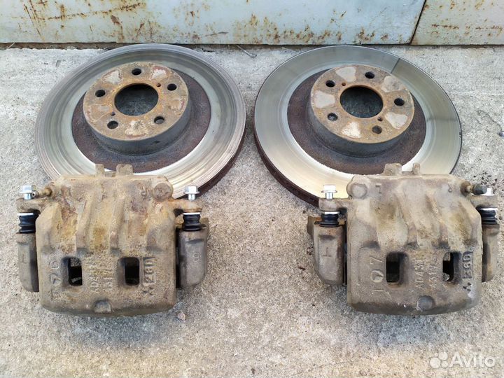 Суппорт тормозной передний левый/правый Subaru