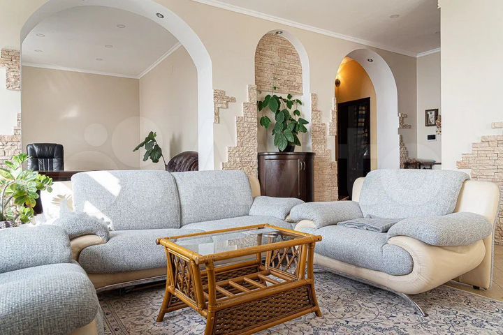 Дом 230 м² на участке 4 сот.