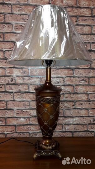 Настольная лампа