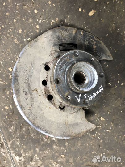 Левый поворотный кулак LADA Priora