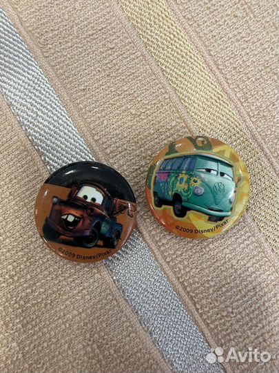 Значки, броши