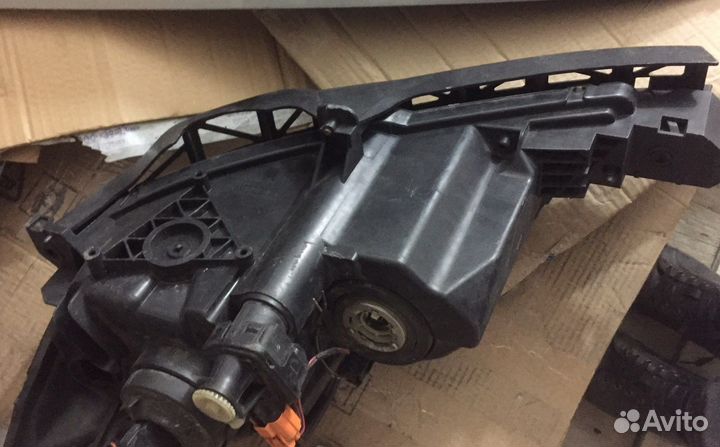 Фара Maзда Аксела оригинал