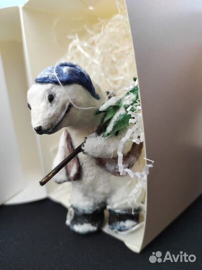 Ватная игрушка на елку. Белый медведь