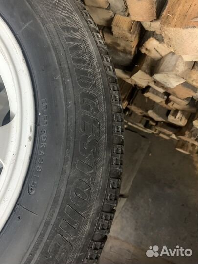 Bridgestone Blizzak VRX 215/60 R16