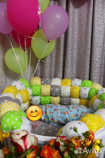 Бортики бомбон ручной работы в кроватку