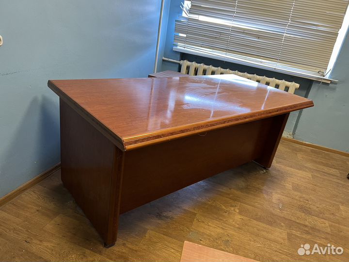 Стол директора из натурального дерева