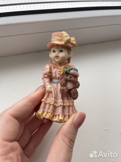 Фигурка статуэтка девочка с собачкой