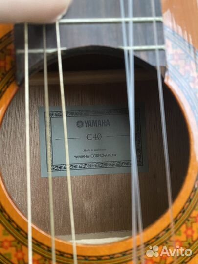 Акустическая гитара Yamaha c40 почти новая