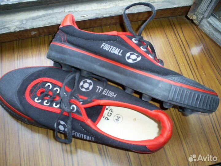 Футбольные бутсы новые р.42