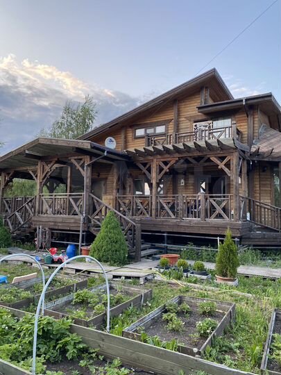 Дом 211 м² на участке 10,2 сот.