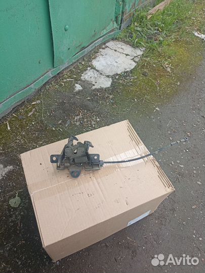 Замок капота hyundai solaris 1