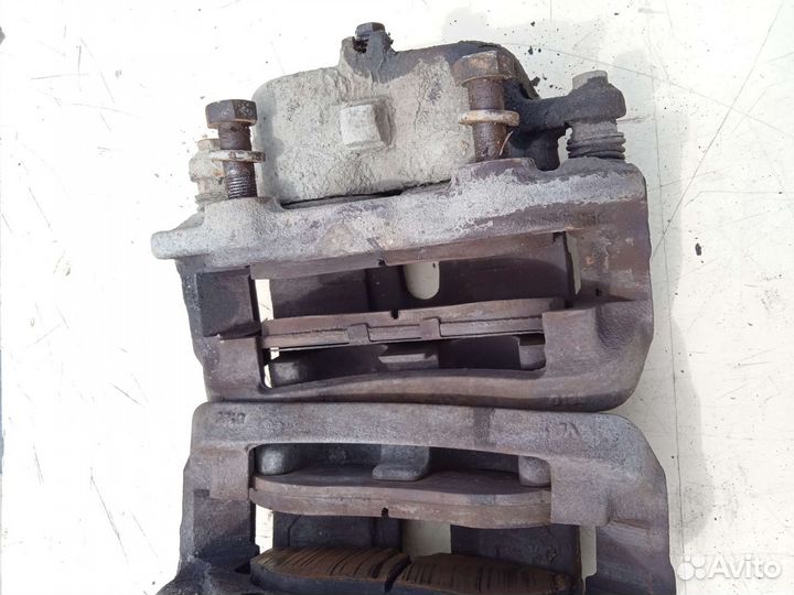 Суппорт тормозной передний Nissan Terrano 2 Ниссан