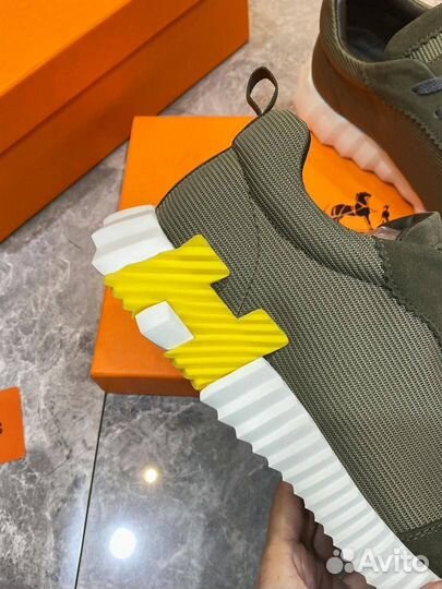 Стильные кроссовки для динамичных людей