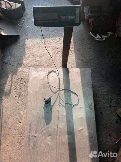 Весы напольные электронные бу