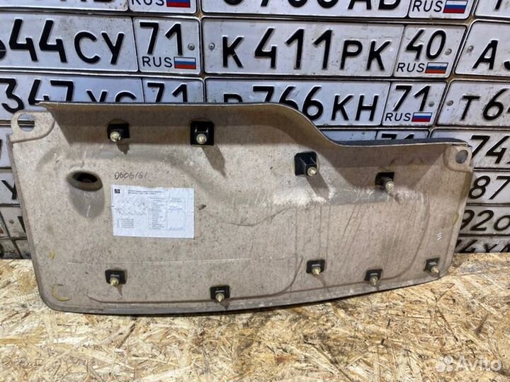 Обшивка двери багажника Chevrolet Niva 2006