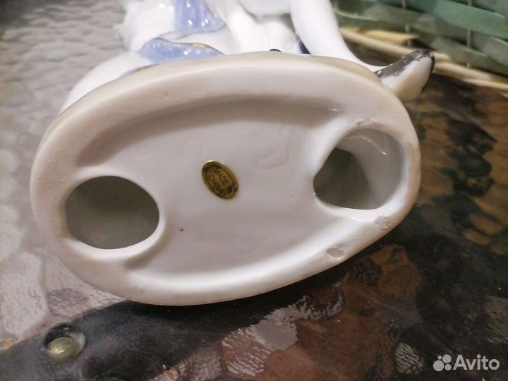 Статуэтка девушка. Китайский фарфор