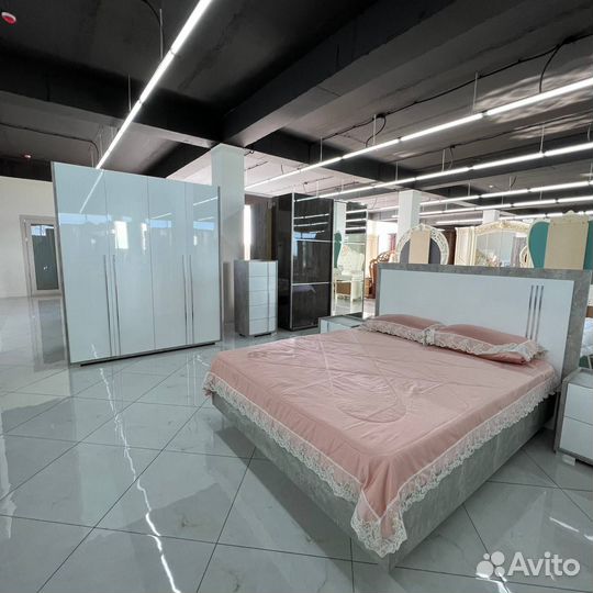 Спальный гарнитур