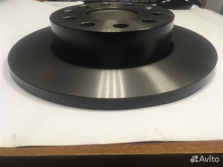 Диск тормозной задний Volksvagen Golf V