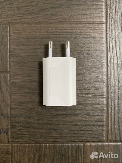 Сетевое зарядное устройство Apple md813zm/A белый