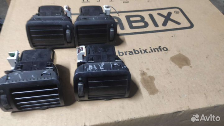 Дефлектор воздуха в торпеду Пассат Б5 3B0819704D