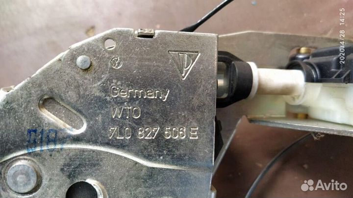 Замок стекла багажника Touareg 7L 03-10