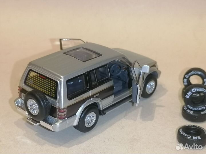 Модель автомобиля Mitsubishi Pajero 1/64