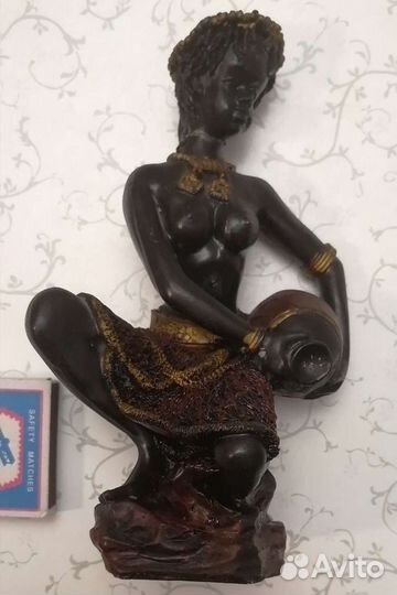 Статуэтка женщина