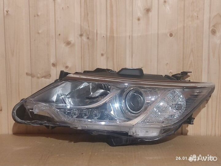 Фара левая галоген передняя левая Toyota Camry