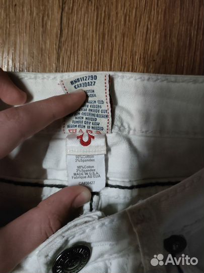 Белые джинсы true religion