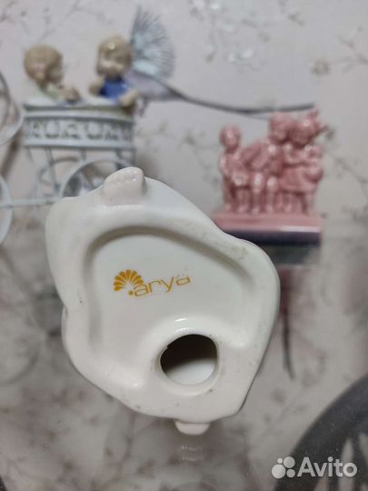 Фарфоровая статуэтка девочка-ангел