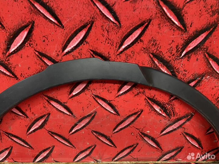 Молдинг заднего правого крыла Land-Rover Discovery