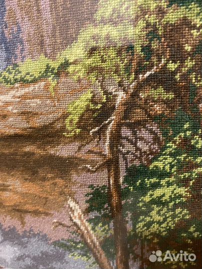 Картина вышитая гобеленовым стежком